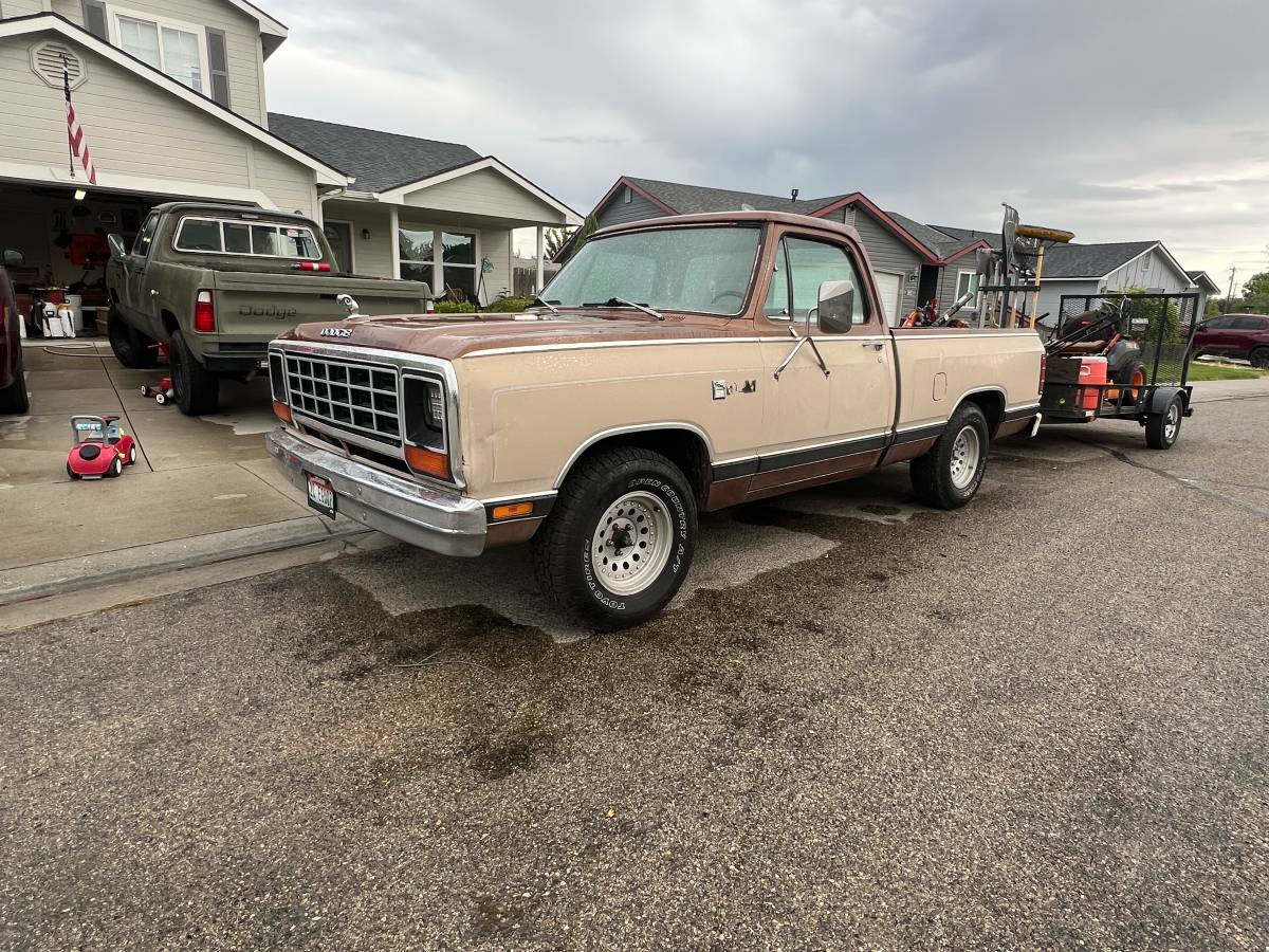 Dodge-ram-d150-1984-brown-1