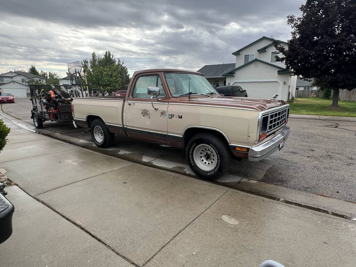 Dodge-ram-d150-1984-brown-8