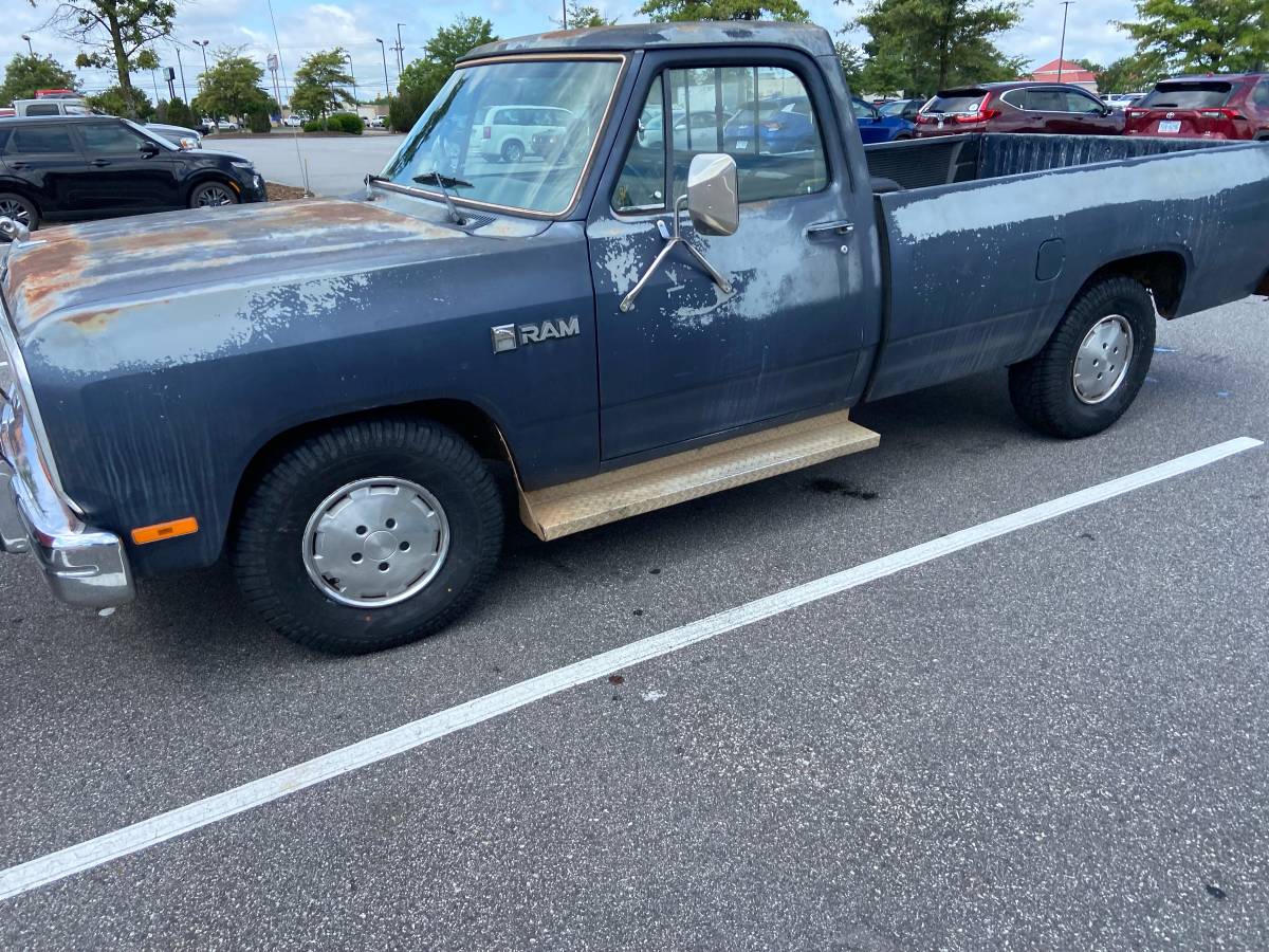Dodge-ram-d150-1986-blue-4