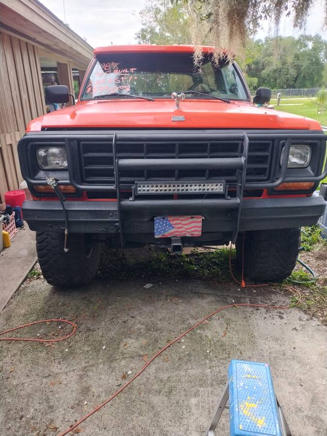 Dodge-ram-prospector-1985-orange-1