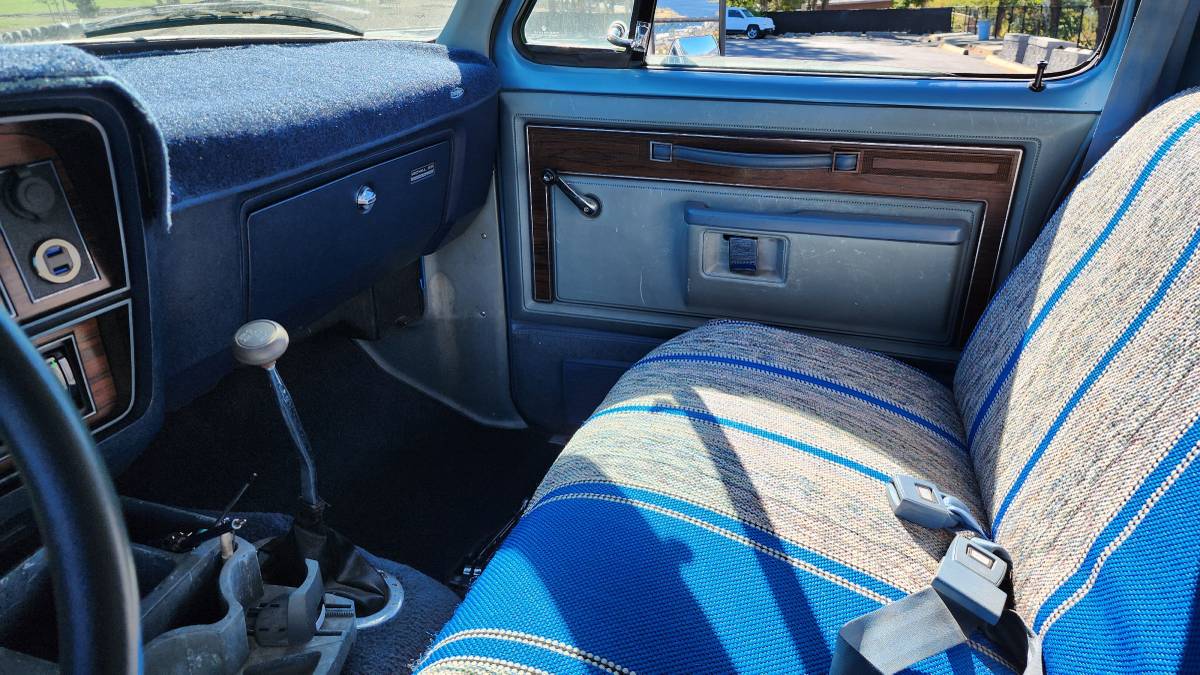 Dodge-ram-prospector-w250-4x4-1985-blue-10