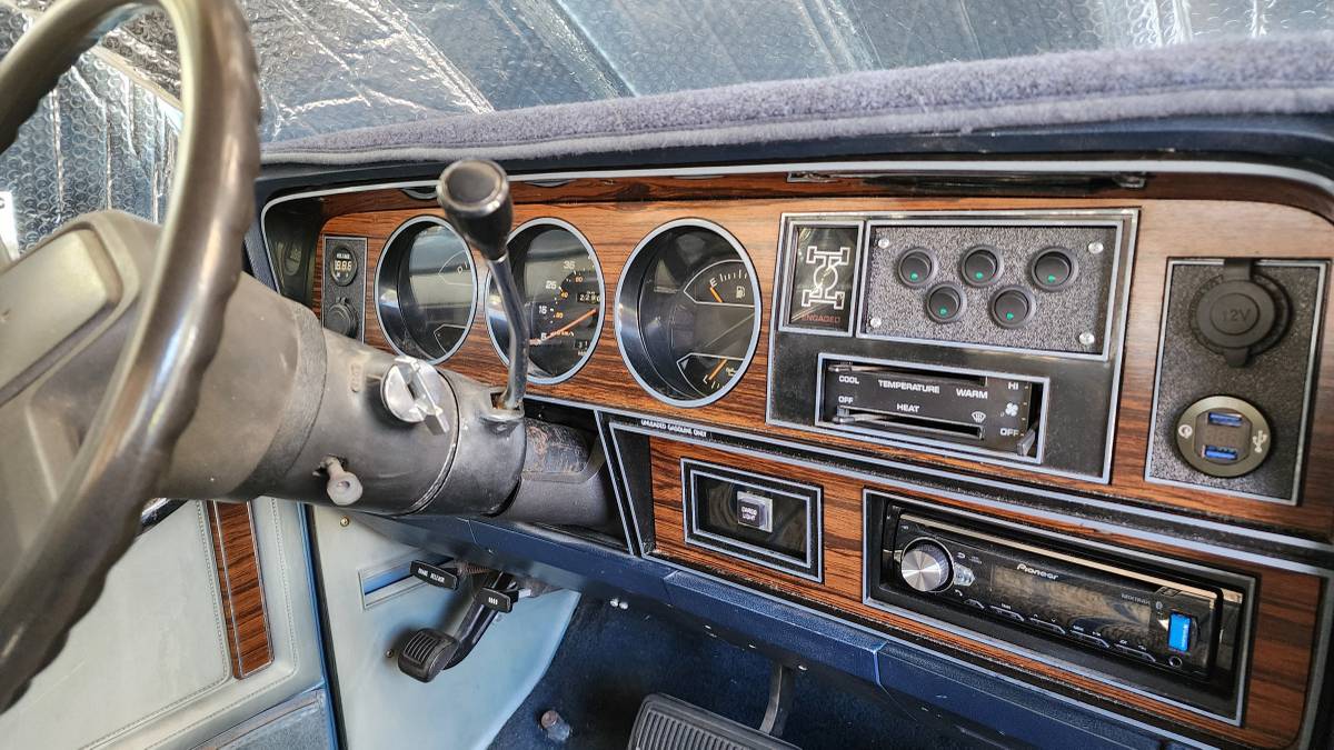 Dodge-ram-prospector-w250-4x4-1985-blue-5