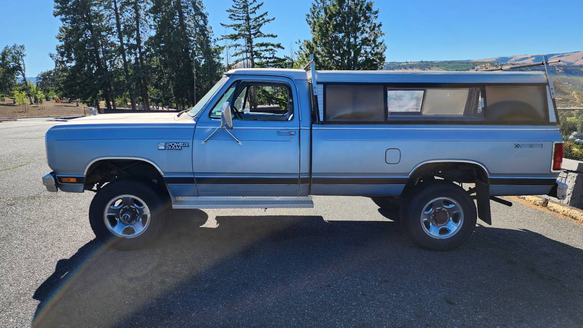 Dodge-ram-prospector-w250-4x4-1985-blue