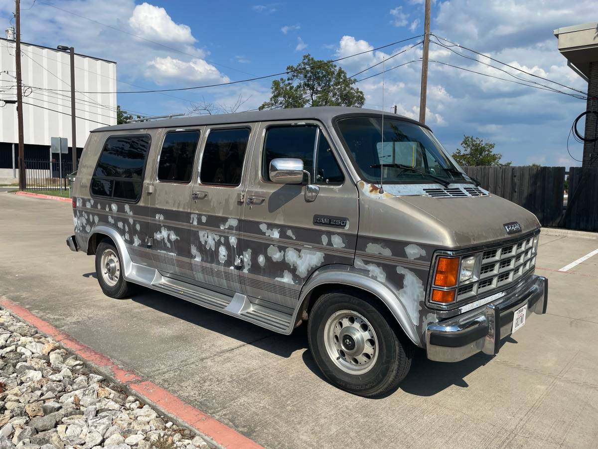 Dodge-ram-van-250-1991-grey-1