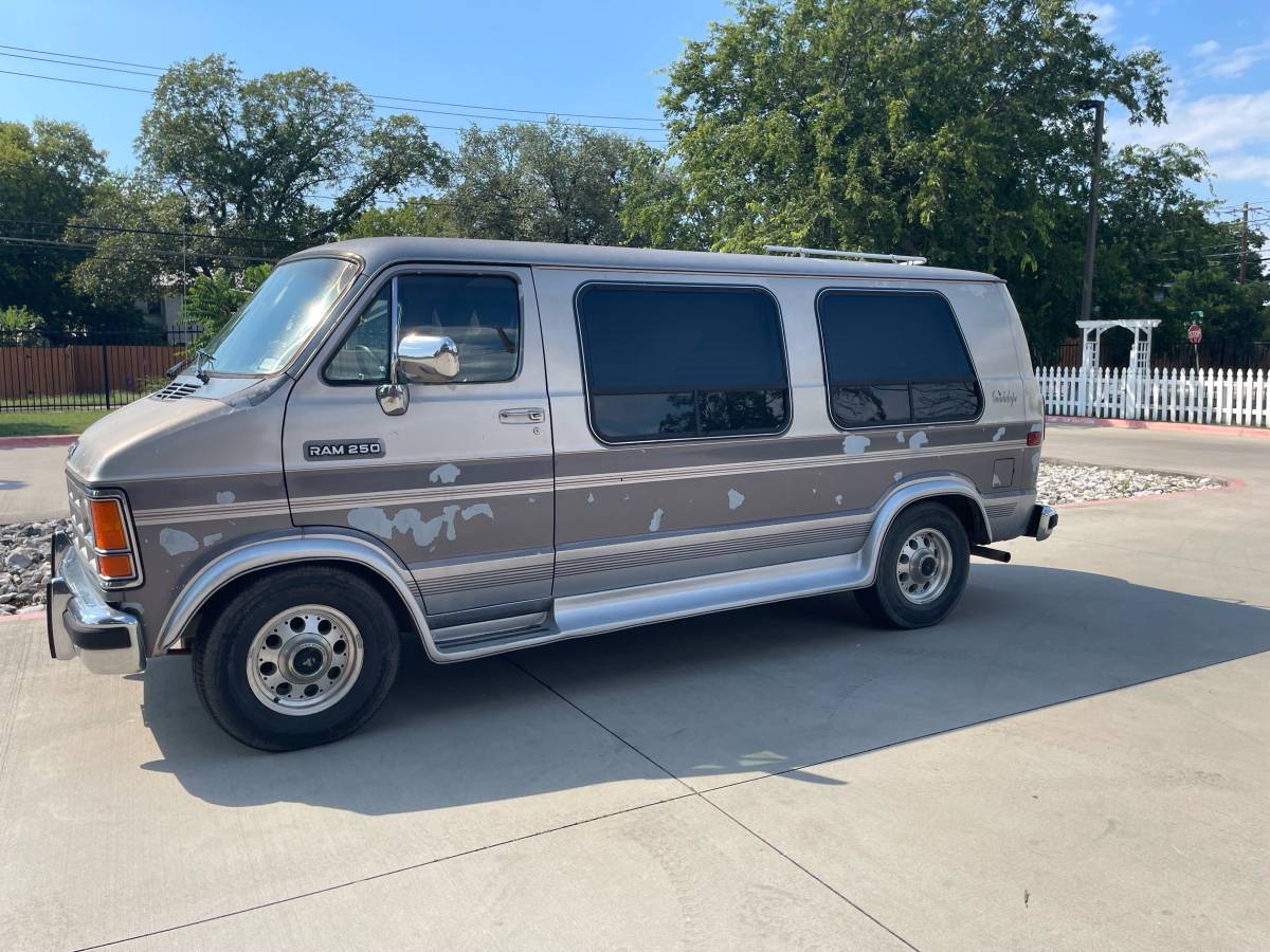 Dodge-ram-van-250-1991-grey-10