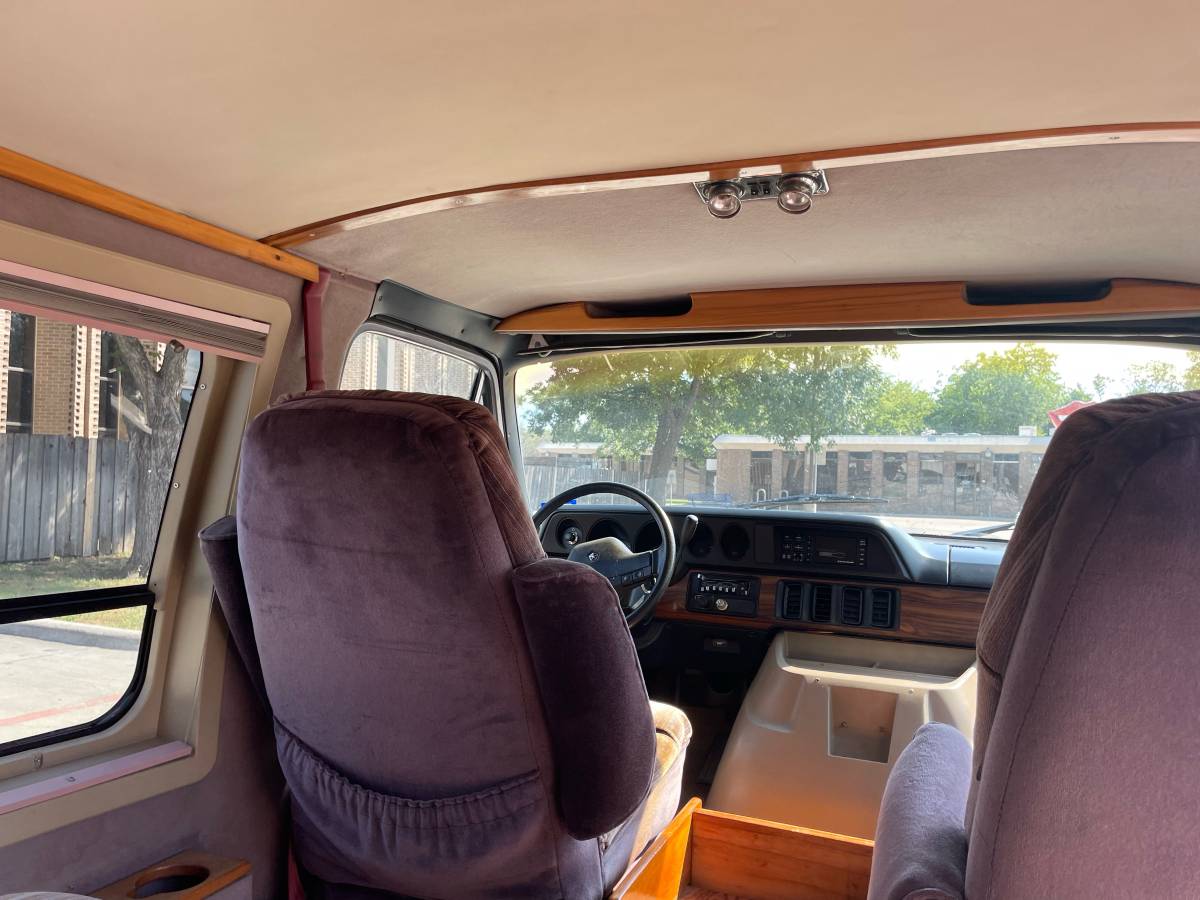 Dodge-ram-van-250-1991-grey-5