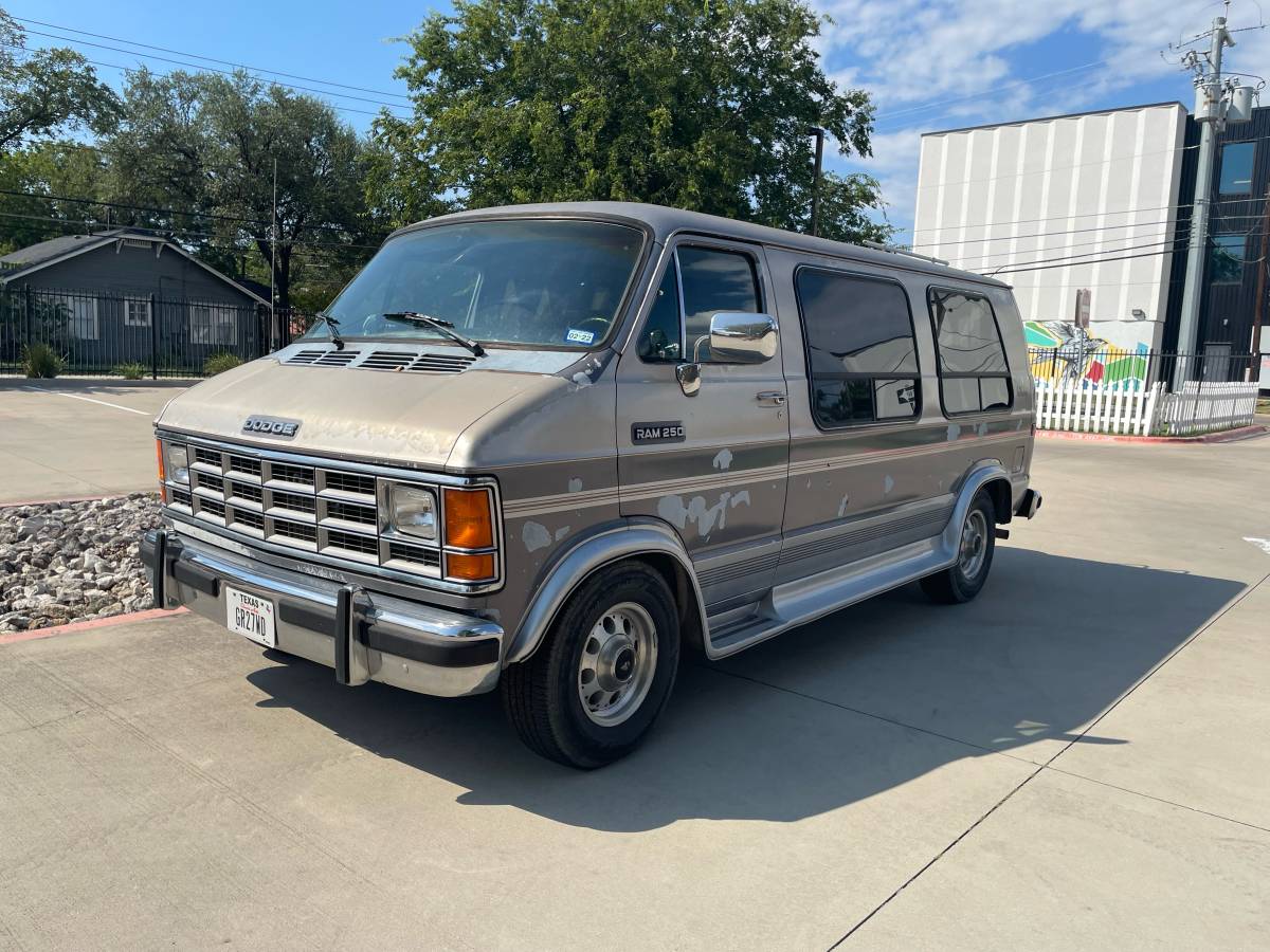 Dodge-ram-van-250-1991-grey