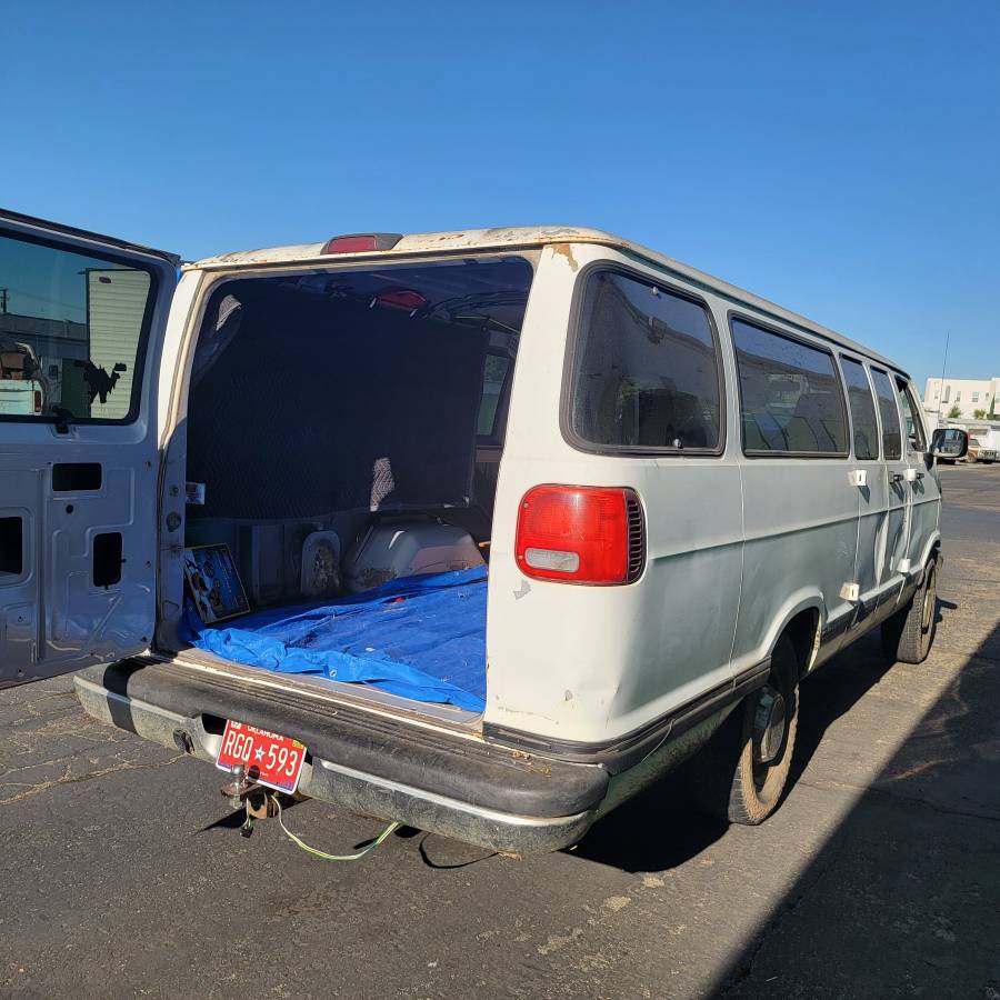 Dodge-ram-van-3500-1995-white-6