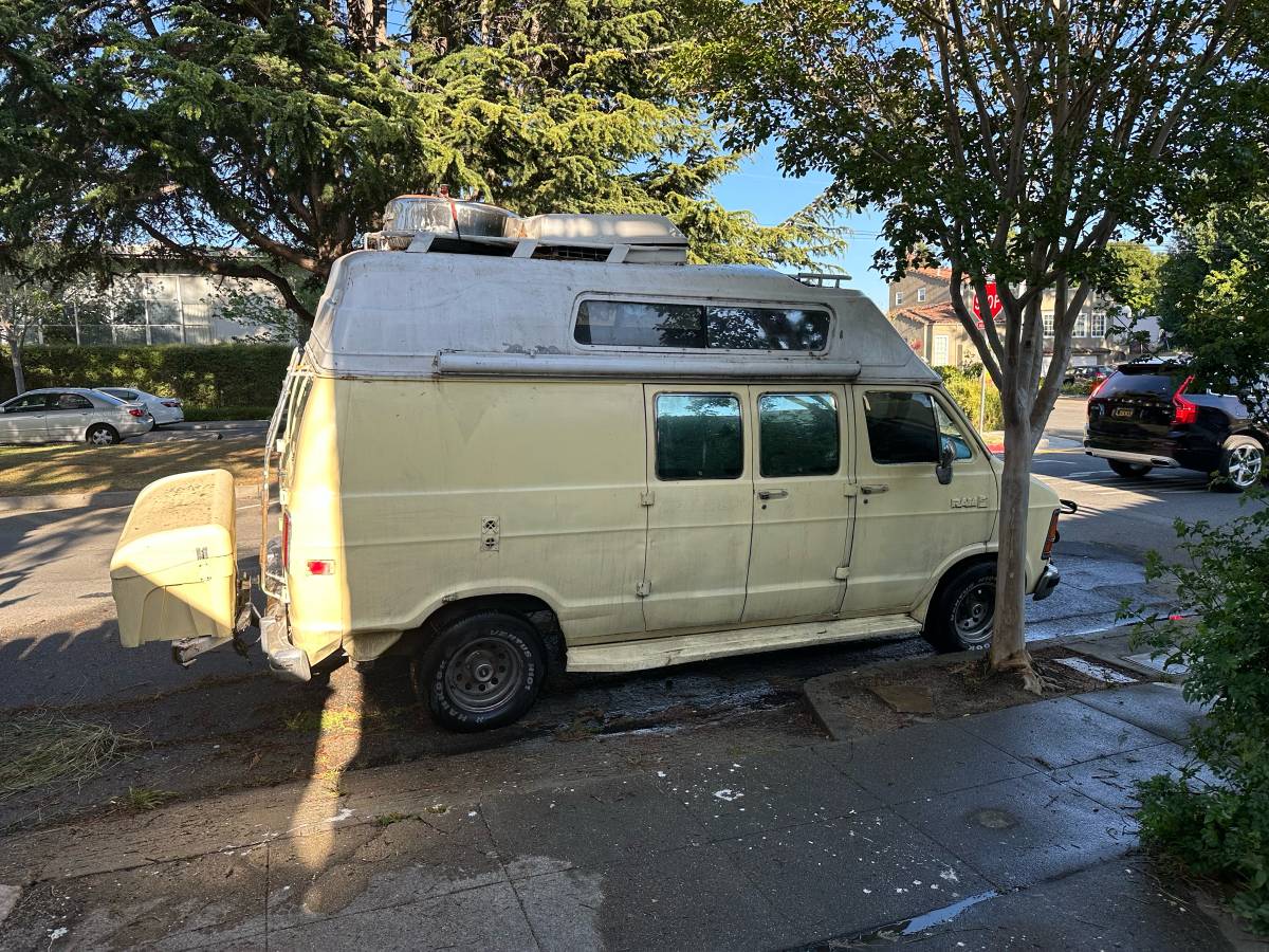 Dodge-ram-van-b250-1986-yellow-1