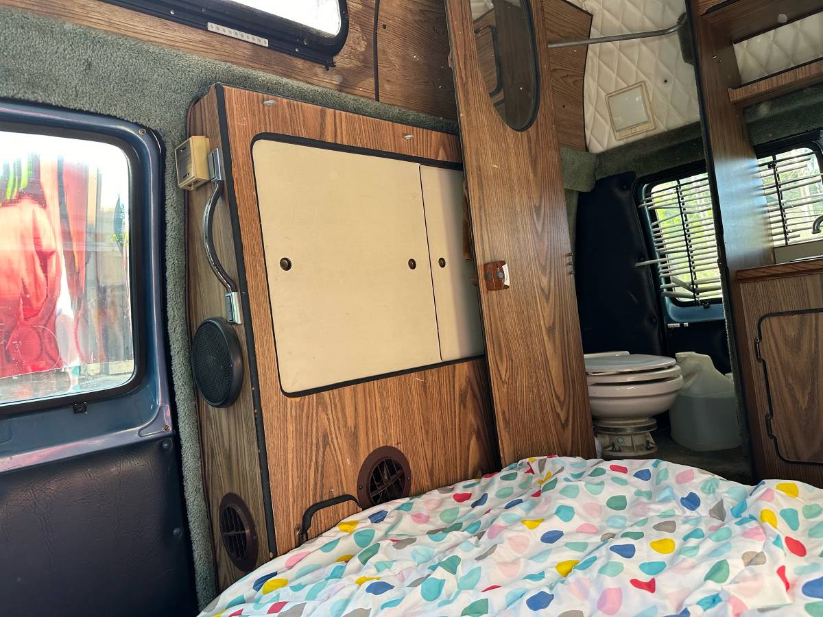 Dodge-ram-van-b250-1986-yellow-4