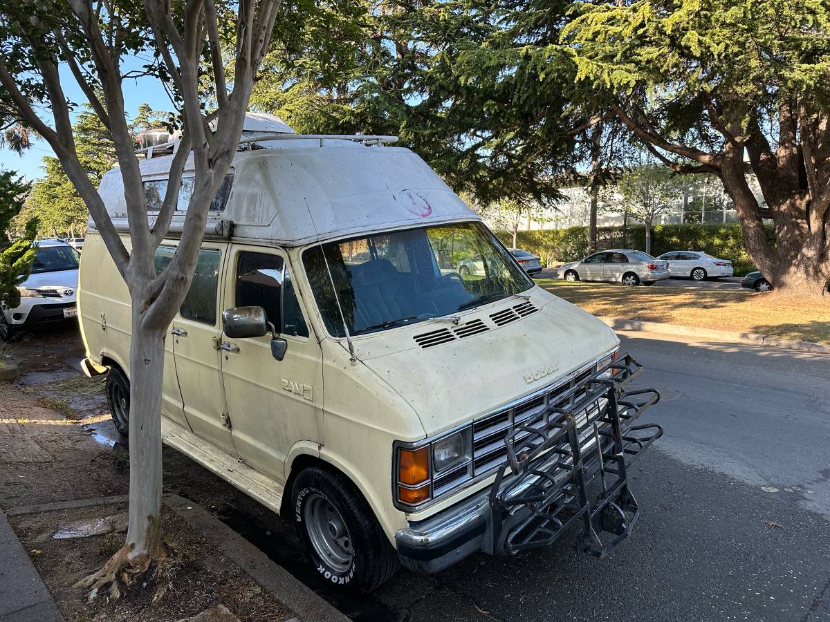 Dodge-ram-van-b250-1986-yellow