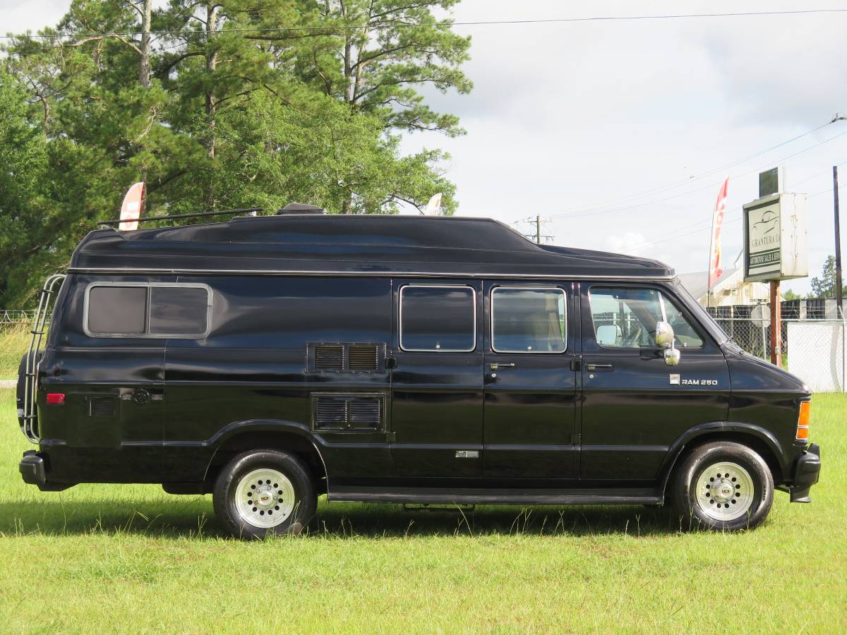 Dodge-ram-van-b250-1987-black-7
