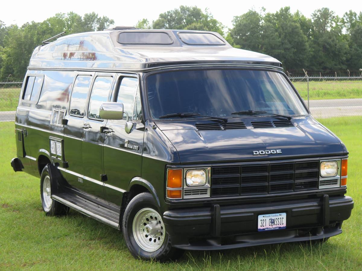 Dodge-ram-van-b250-1987-black