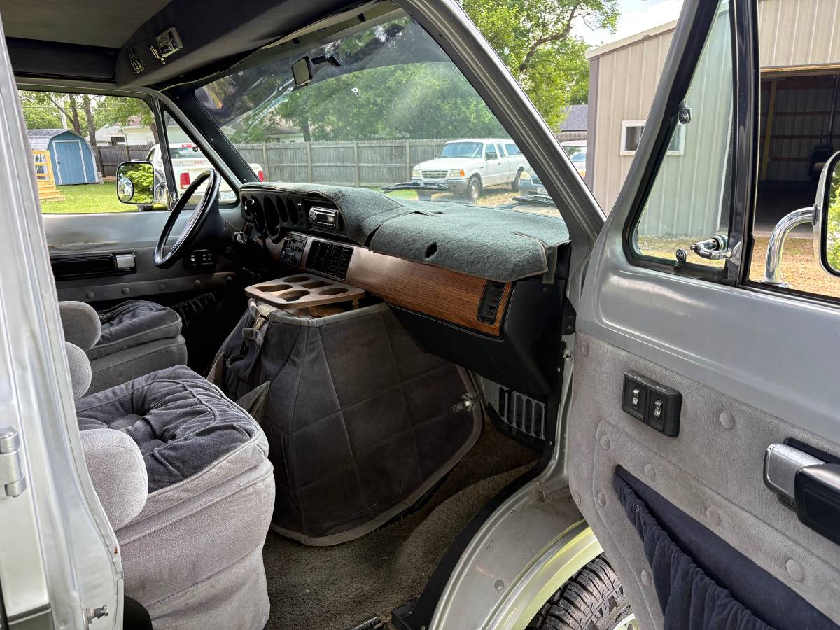 Dodge-ram-van-b250-1987-silver-1