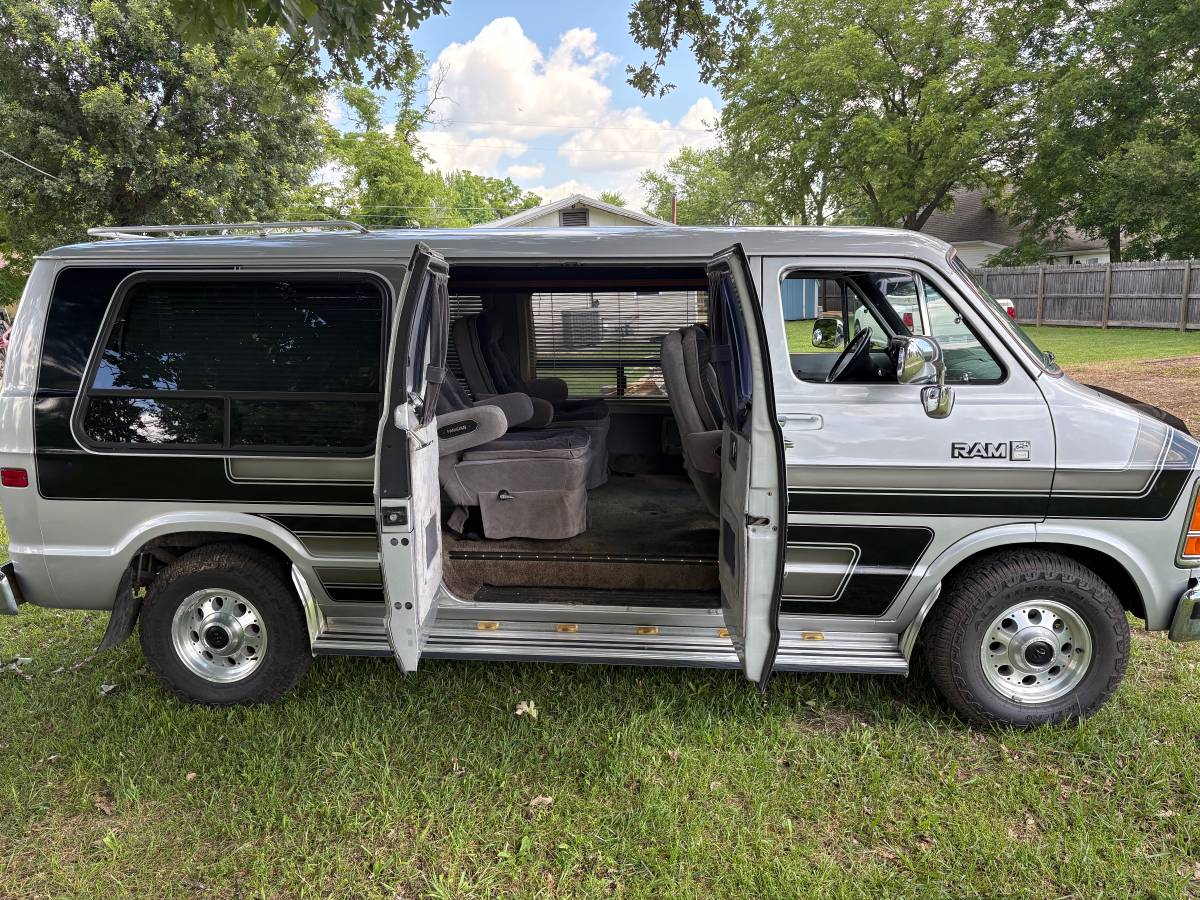 Dodge-ram-van-b250-1987-silver-11