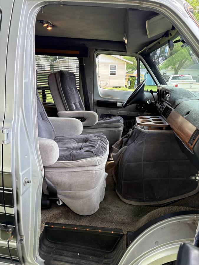 Dodge-ram-van-b250-1987-silver-13