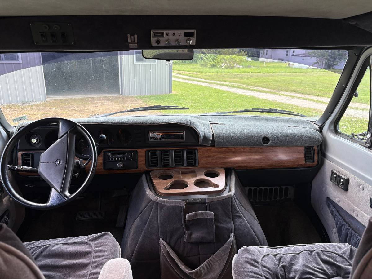 Dodge-ram-van-b250-1987-silver-14