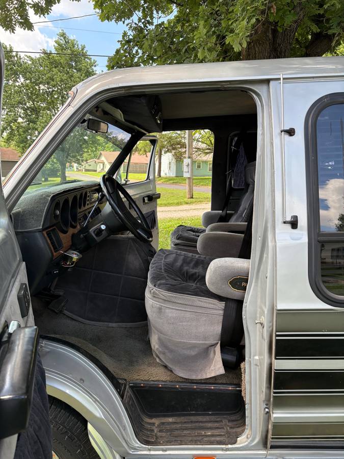 Dodge-ram-van-b250-1987-silver-2