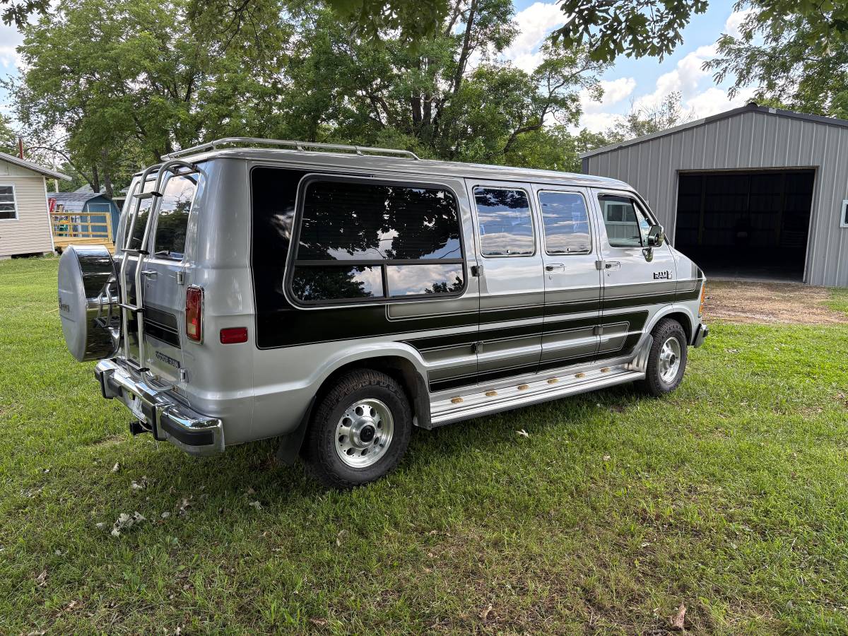 Dodge-ram-van-b250-1987-silver-7