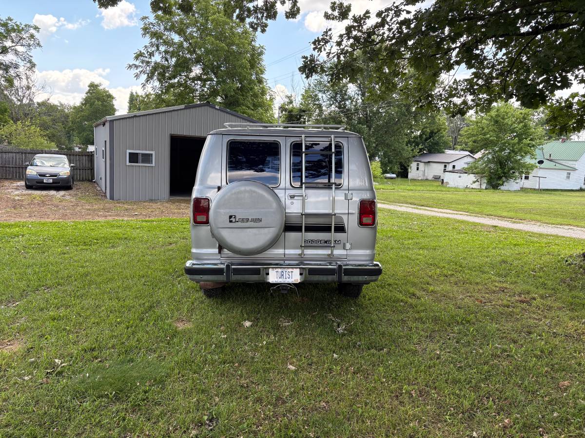 Dodge-ram-van-b250-1987-silver-8