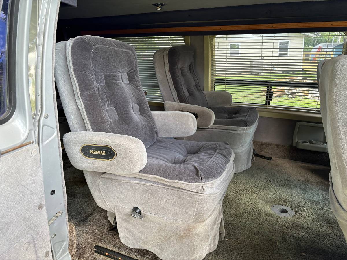Dodge-ram-van-b250-1987-silver