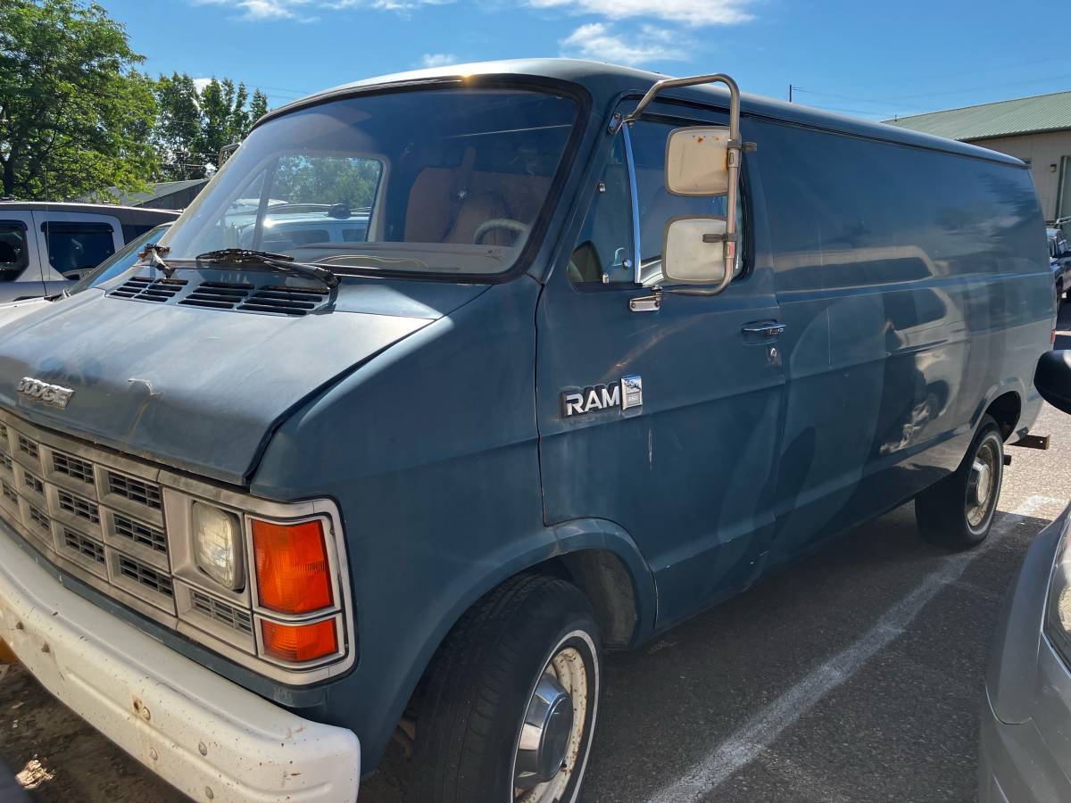 Dodge-ram-van-b250-1989-blue-1