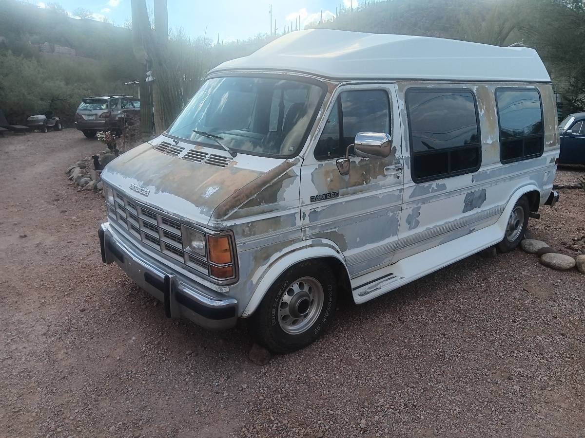 Dodge-ram-van-b250-1992-white-5