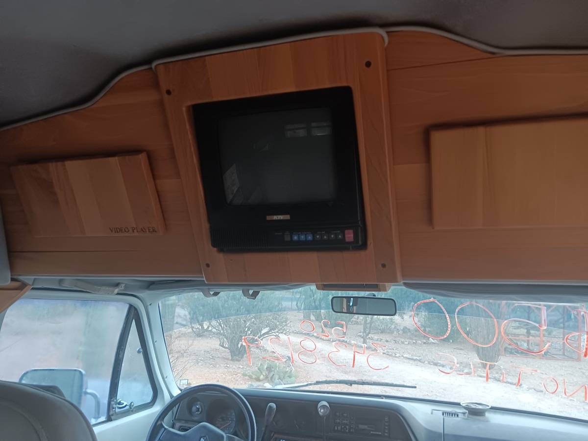 Dodge-ram-van-b250-1992-white-7