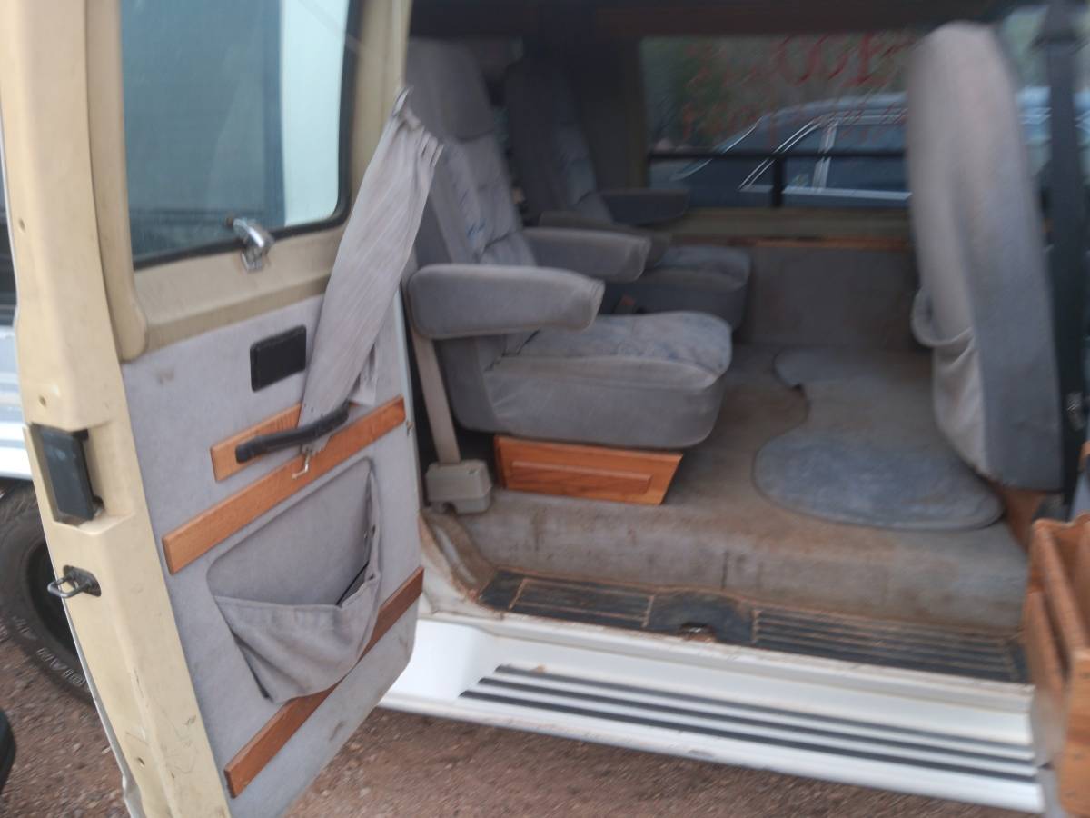 Dodge-ram-van-b250-1992-white-9