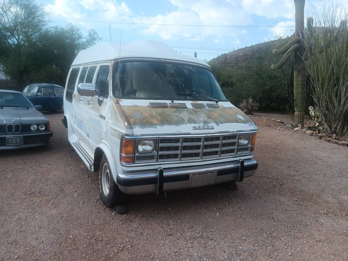 Dodge-ram-van-b250-1992-white
