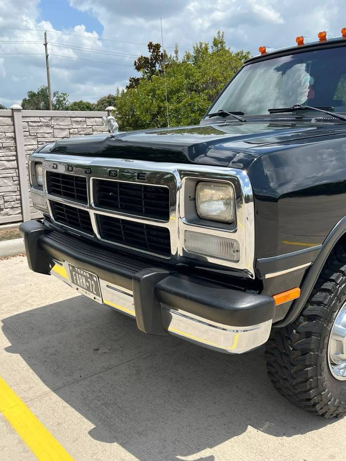 Dodge-ram-w250-4x4-diesel-1993-black-2