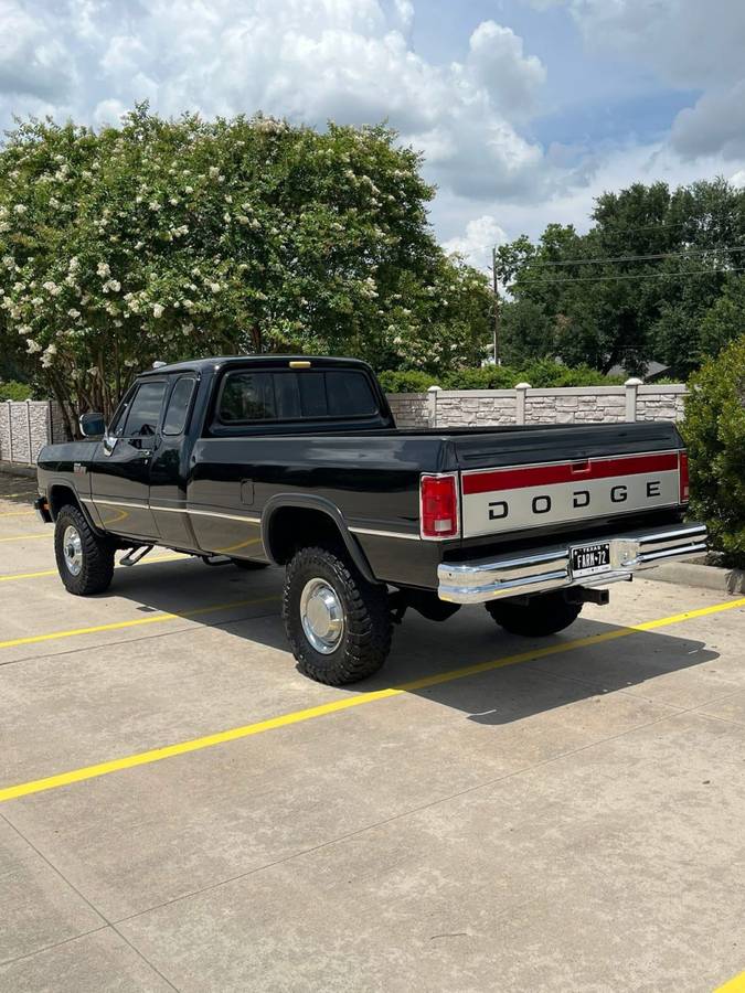Dodge-ram-w250-4x4-diesel-1993-black-3