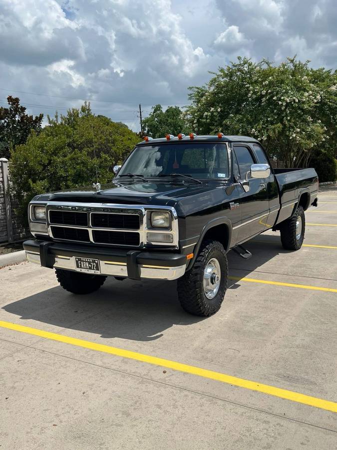 Dodge-ram-w250-club-cab-le-4x4-diesel-1993-black-1