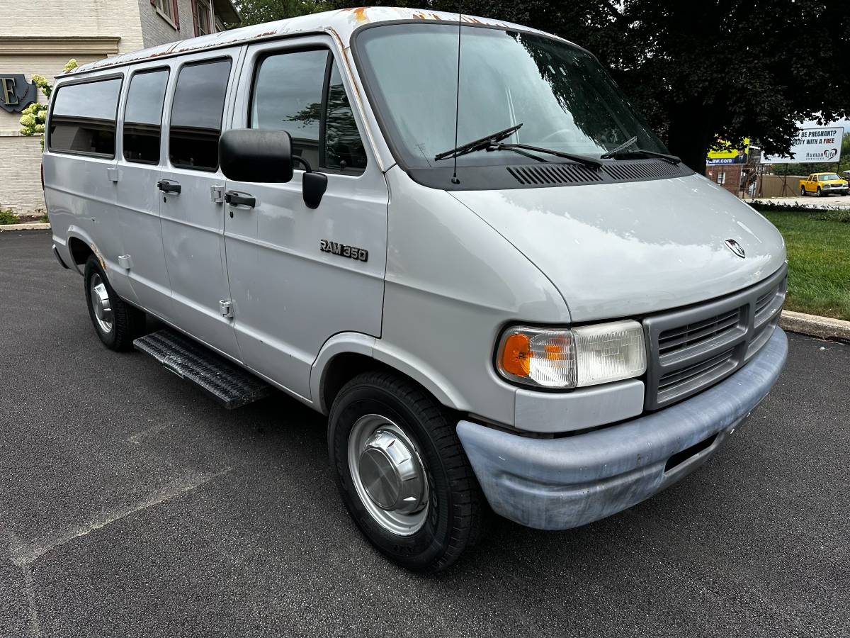 Dodge-ram-wagon-b350-cargo-van-1994-grey-10