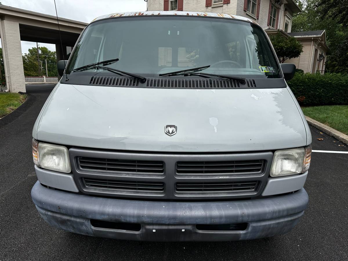 Dodge-ram-wagon-b350-cargo-van-1994-grey-11