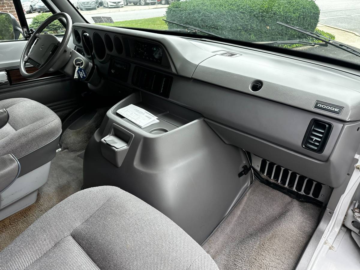 Dodge-ram-wagon-b350-cargo-van-1994-grey-15