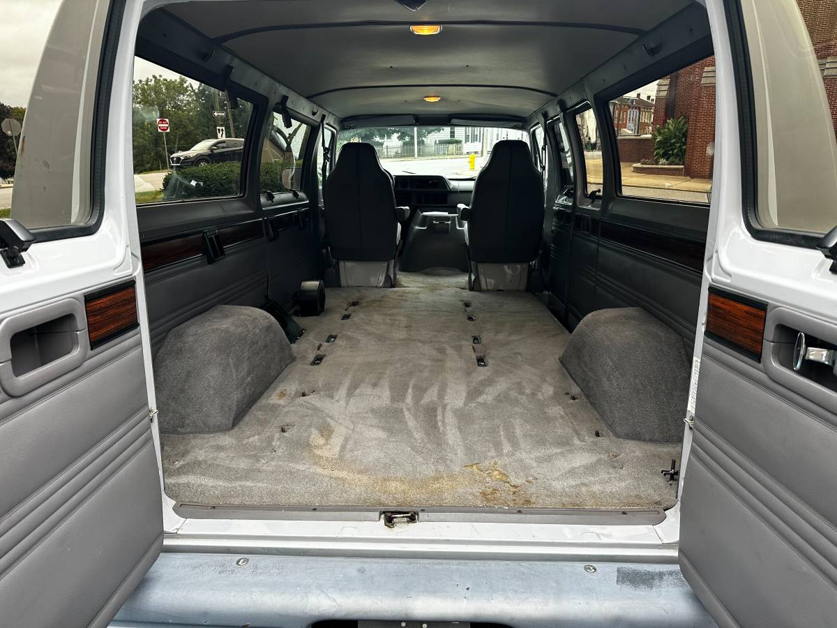 Dodge-ram-wagon-b350-cargo-van-1994-grey-4