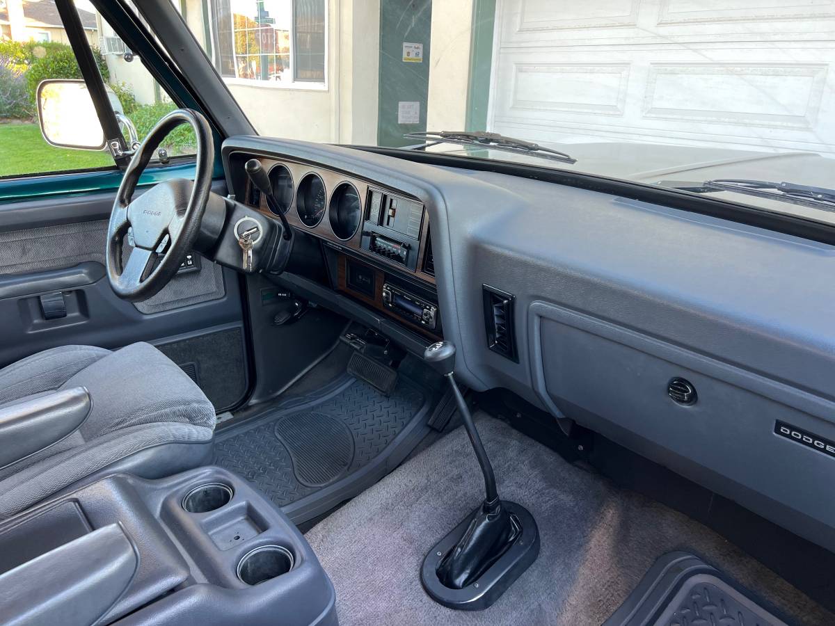 Dodge-ramc-1993-10