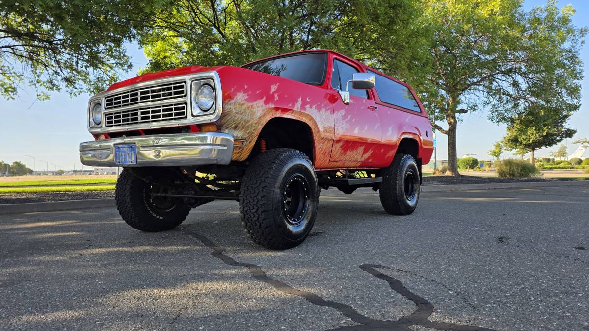 Dodge-ramcharger-1979-red-2
