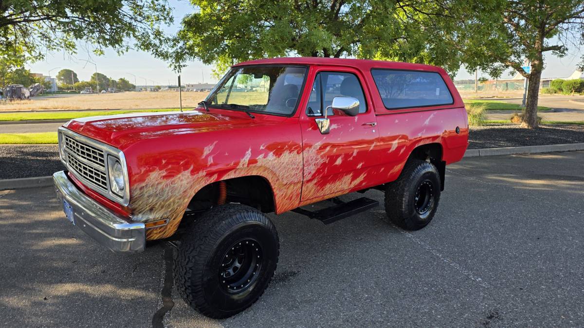 Dodge-ramcharger-1979-red