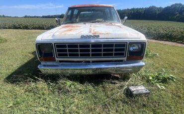 Dodge-ramcharger-1982-white-1