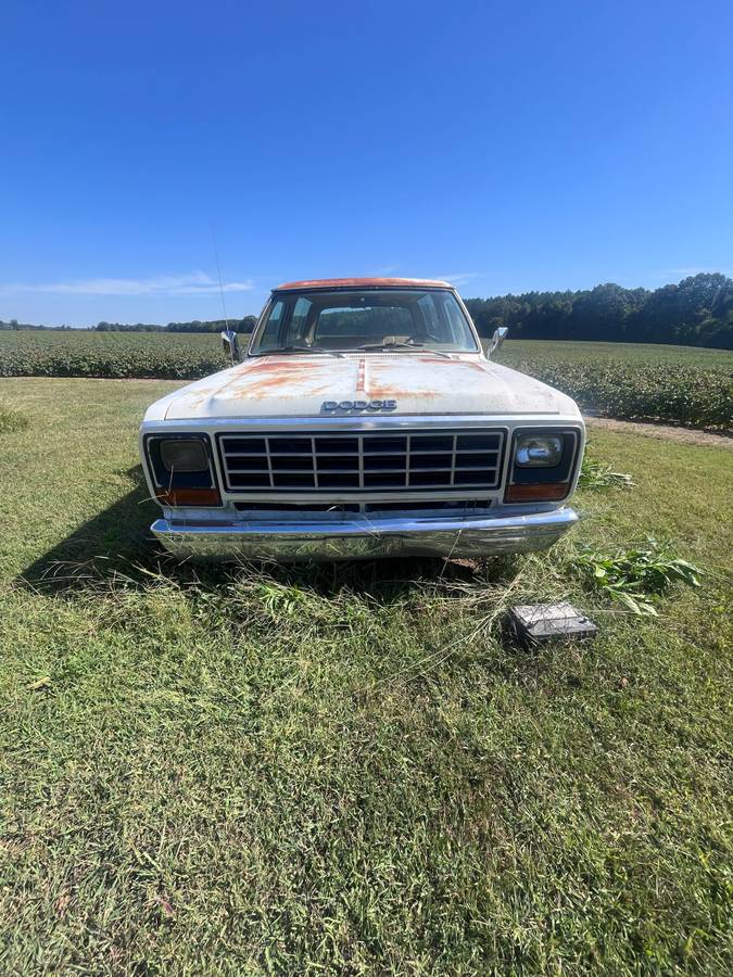 Dodge-ramcharger-1982-white-1