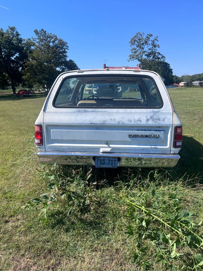 Dodge-ramcharger-1982-white-2