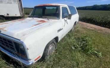 Dodge-ramcharger-1982-white