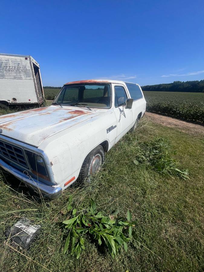 Dodge-ramcharger-1982-white
