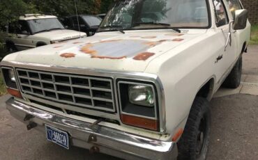 Dodge-ramcharger-1985-6