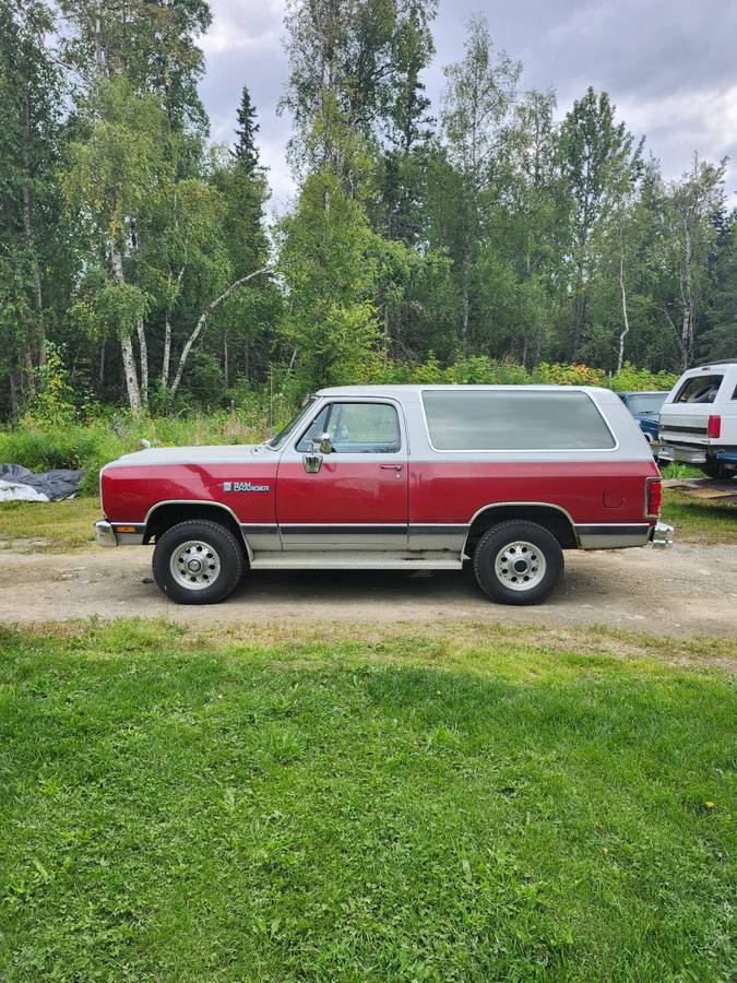 Dodge-ramcharger-1990-red