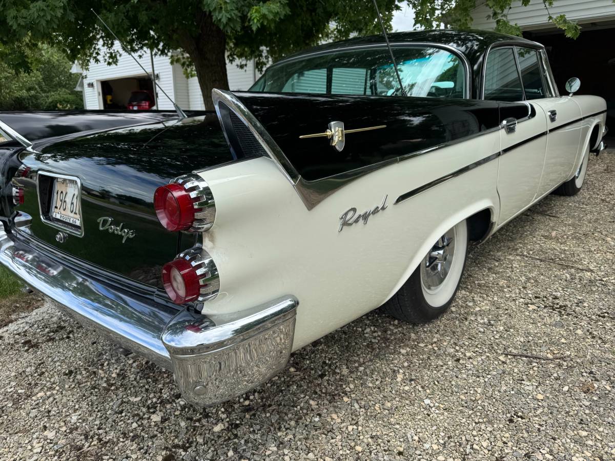 Dodge-royal-lancer-1958-white-9