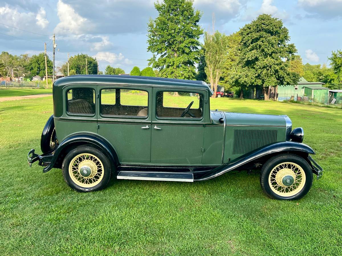 Dodge-sedan-1931-green-10