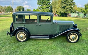 Dodge-sedan-1931-green-11